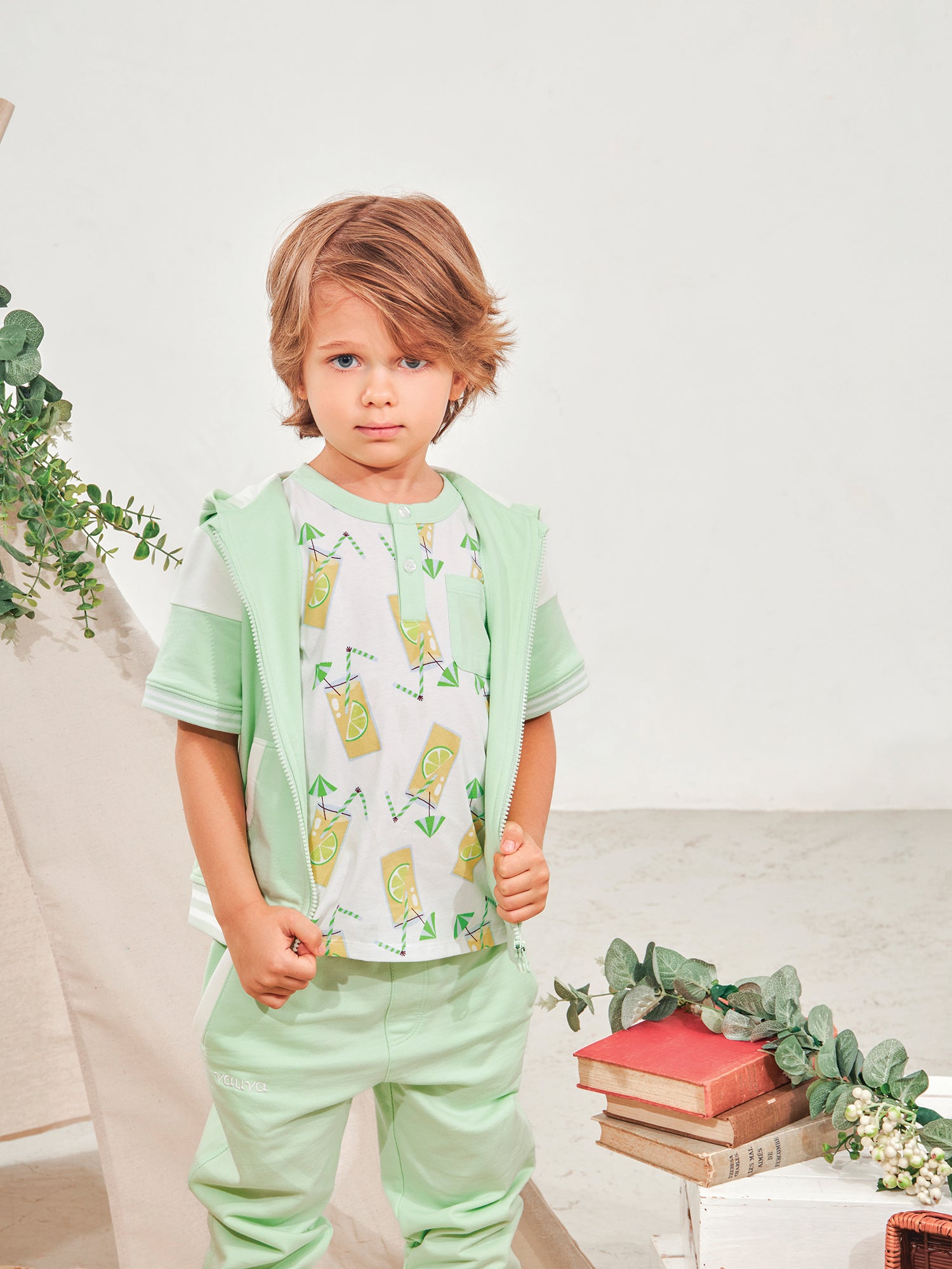 Kid Short Sleeve Logo Embroidery Zipped Hoodie